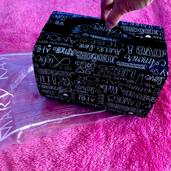 Brand New Mary Kay Travel Roll Up Bag. - Picture 2 of 4